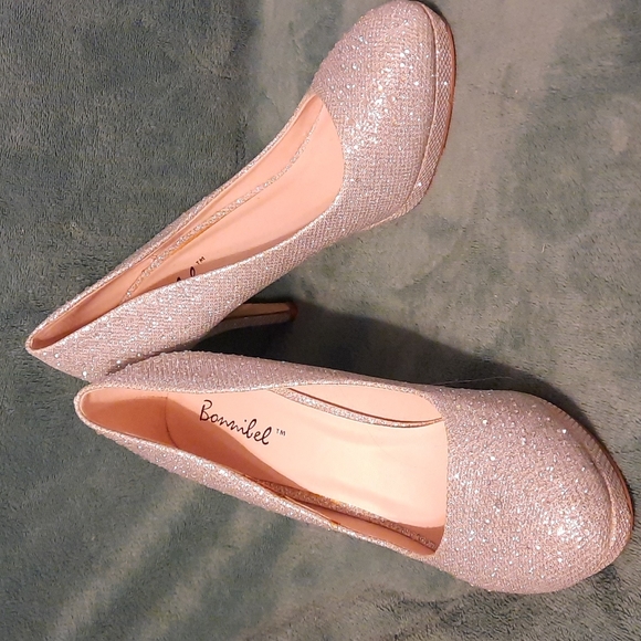 New Bonnilel Rhinestone Silver 4 in Heels, .50 Toe Lift, Rounded Toe, Size 8M. - Picture 3 of 10